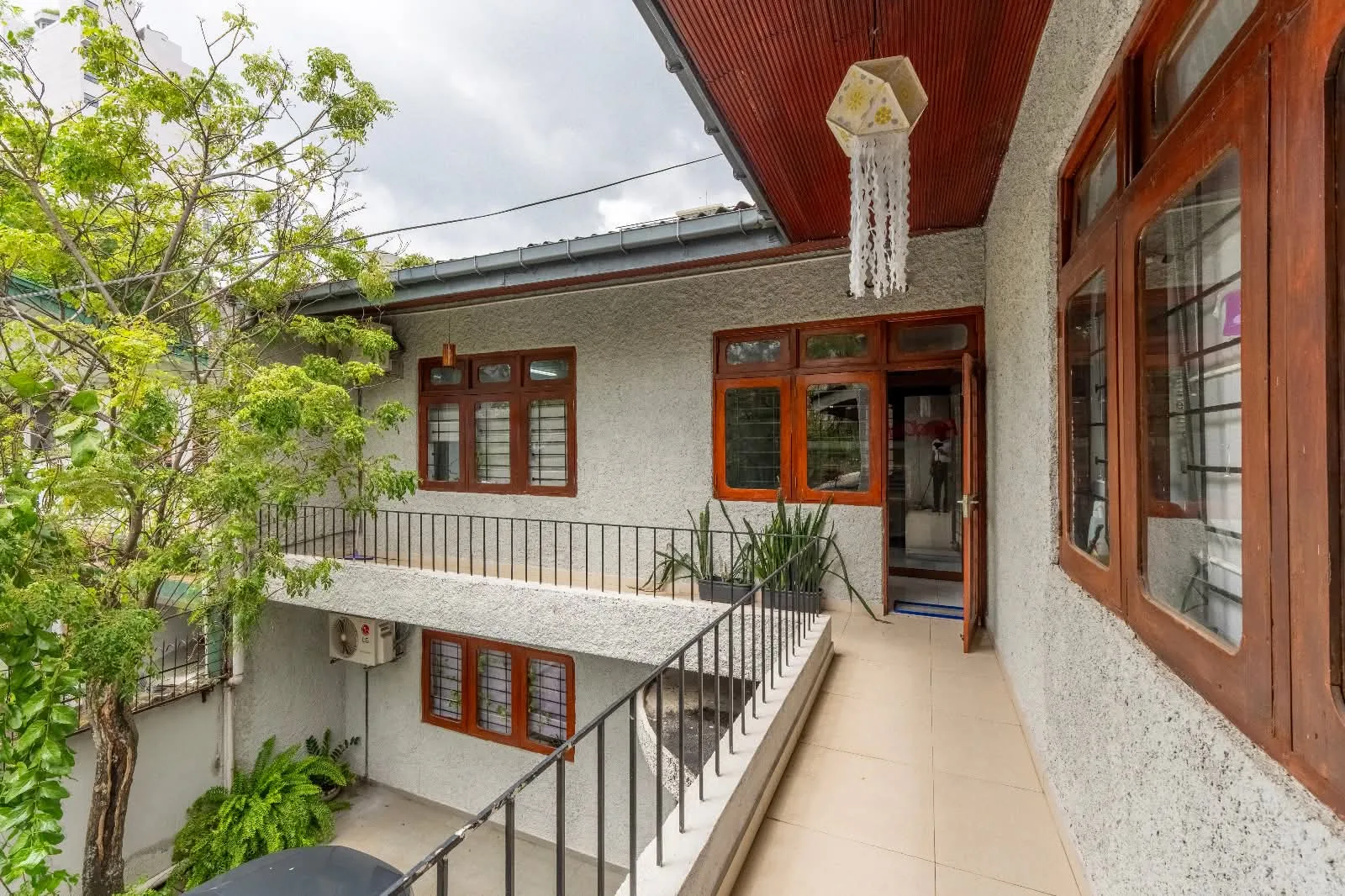 COMMERCIAL PROPERTY FOR RENT – BAGATELLE ROAD, COLOMBO 03 photo 2
