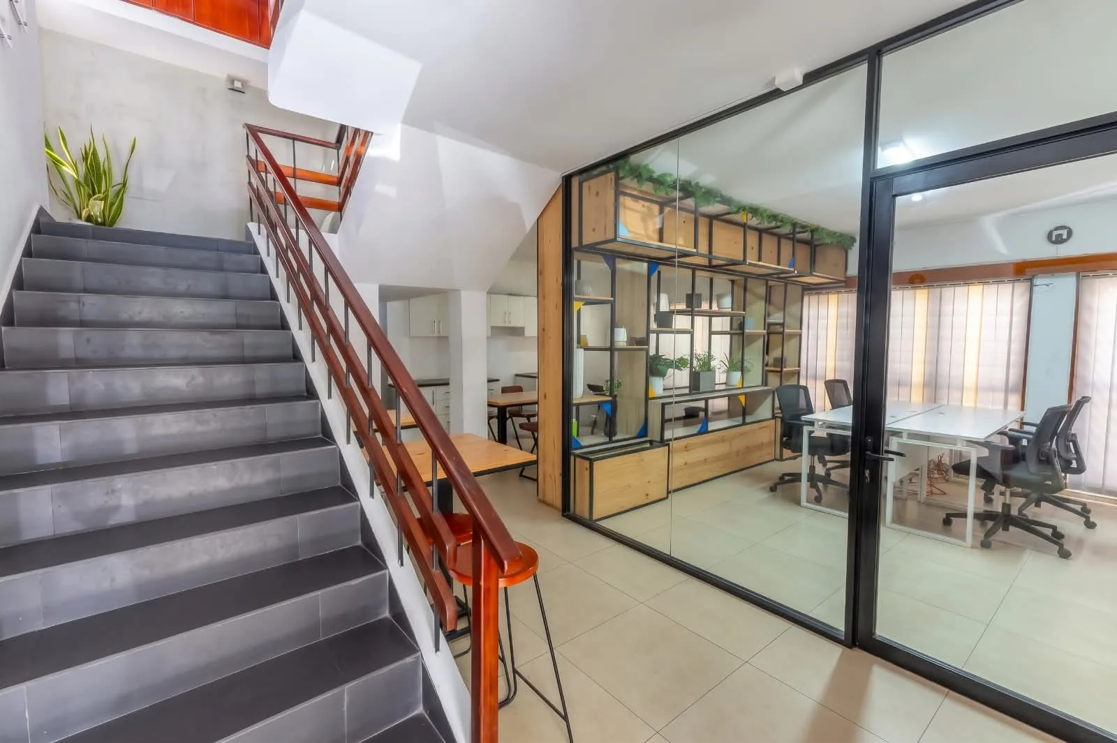 COMMERCIAL PROPERTY FOR RENT – BAGATELLE ROAD, COLOMBO 03 photo 6