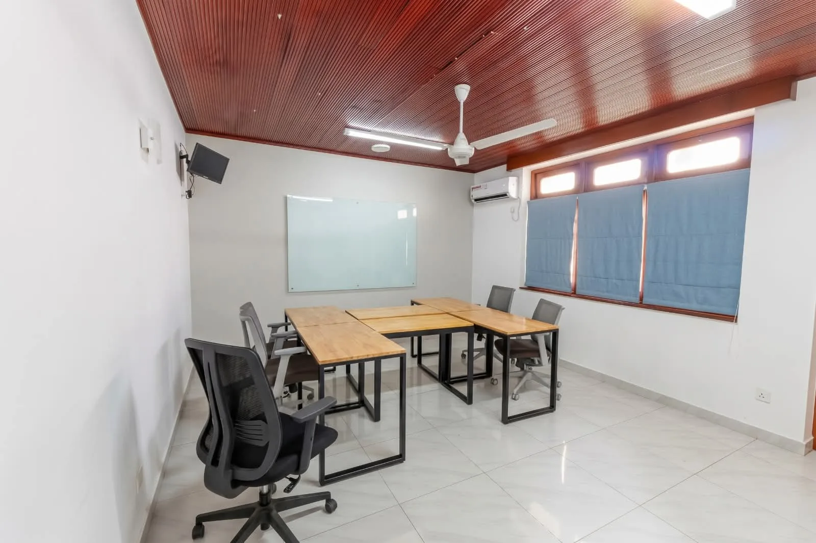 COMMERCIAL PROPERTY FOR RENT – BAGATELLE ROAD, COLOMBO 03 photo 9