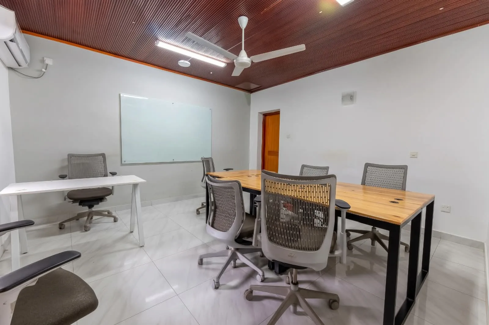 COMMERCIAL PROPERTY FOR RENT – BAGATELLE ROAD, COLOMBO 03 photo 12