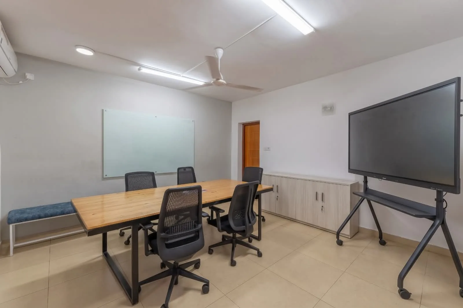 COMMERCIAL PROPERTY FOR RENT – BAGATELLE ROAD, COLOMBO 03 photo 13