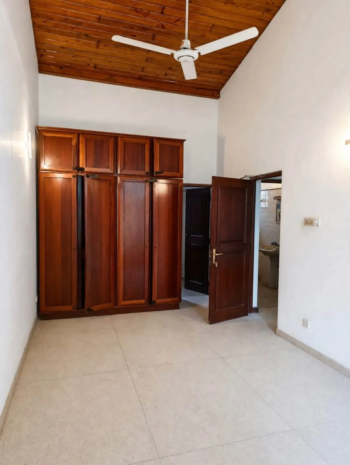 COMMERCIAL OFFICE SPACE FOR RENT – KOLLUPITIYA, COLOMBO 03 photo 2