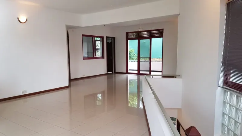 5 BEDROOM HOUSE IN BATTARAMULLA photo 3