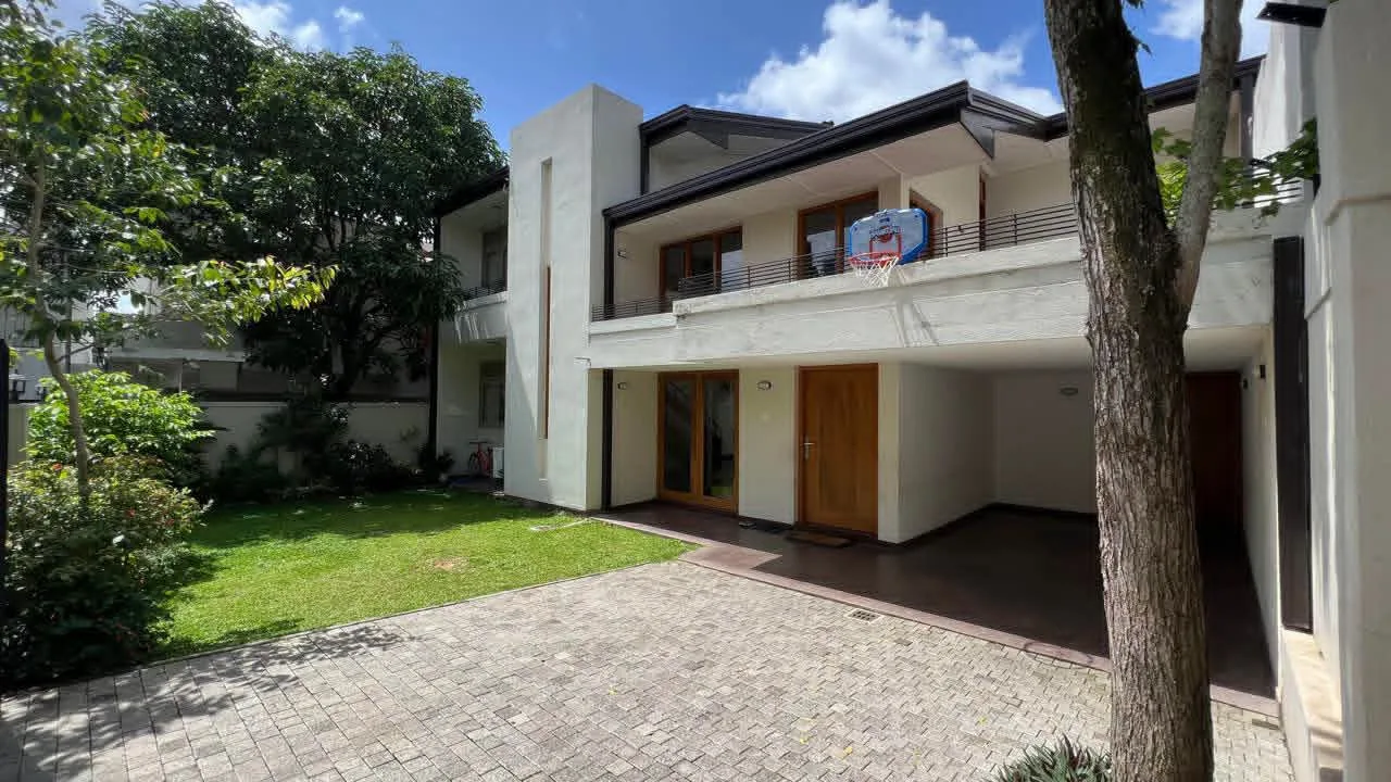 4 BED HOUSE · BATTARAMULLA