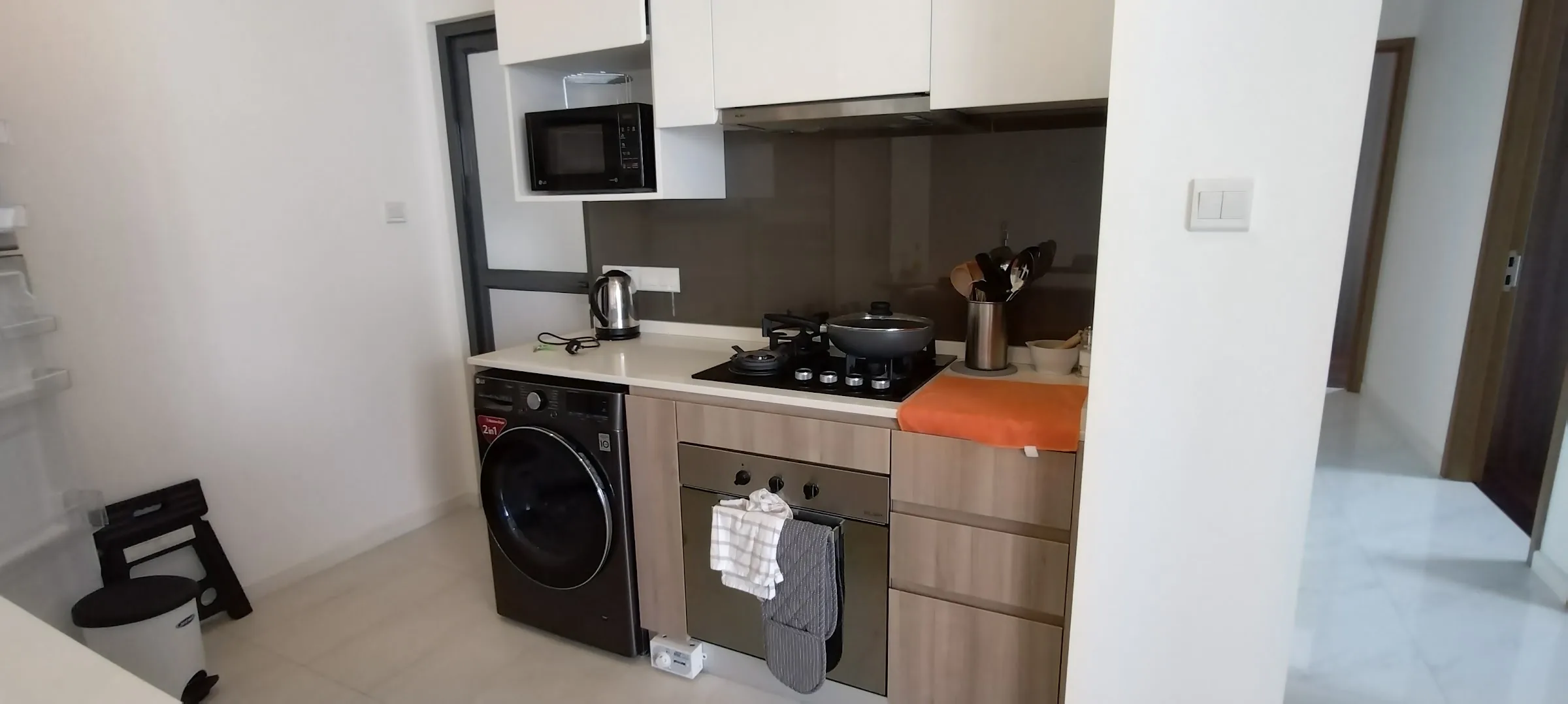 FULLY FURNISHED 3-BEDROOM APARTMENT AT CAPITAL TWIN PEAKS, COLOMBO 02 photo 5