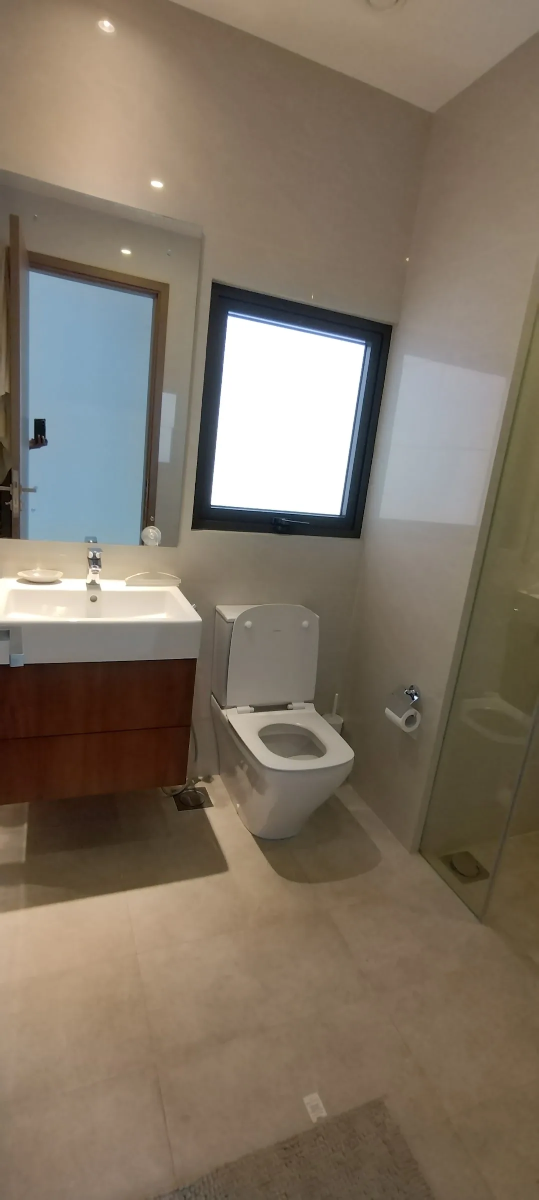 FULLY FURNISHED 3-BEDROOM APARTMENT AT CAPITAL TWIN PEAKS, COLOMBO 02 photo 9