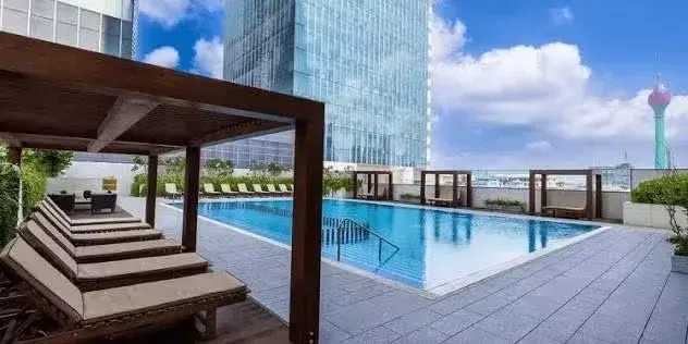 A RARE PENTHOUSE ABOVE THE COLOMBO SKYLINE photo 3