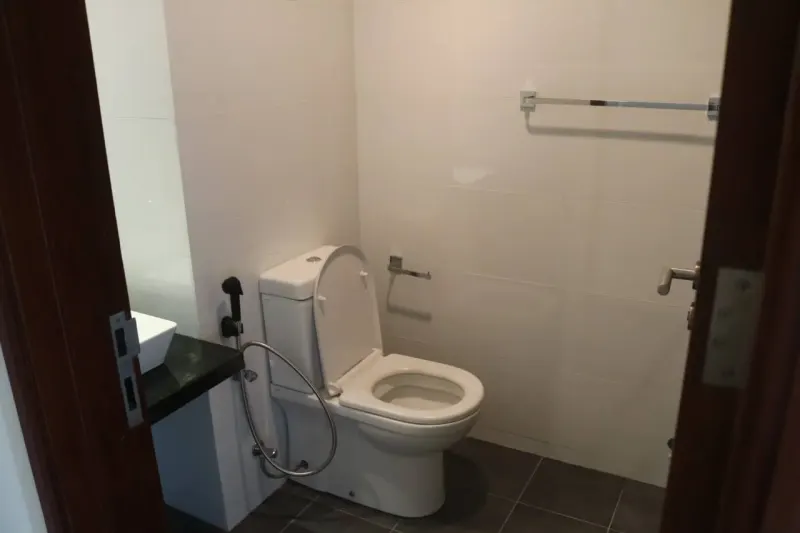 FULLY FURNISHED 2-BEDROOM APARTMENT AT EMPEROR APARTMENTS, COLOMBO 03 photo 6