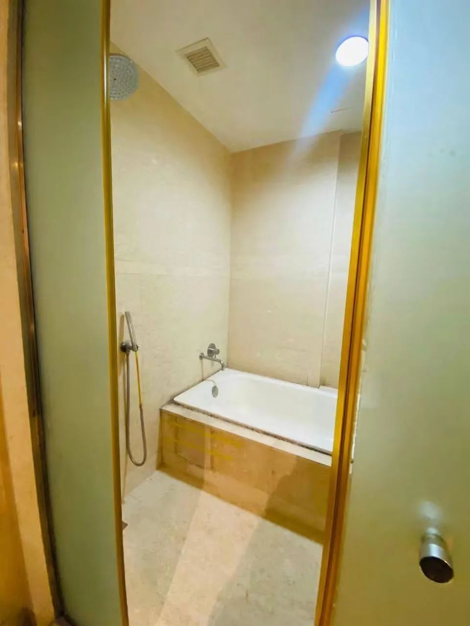 2-BEDROOM SEA VIEW APARTMENT FOR RENT – MONARCH RESIDENCE photo 4