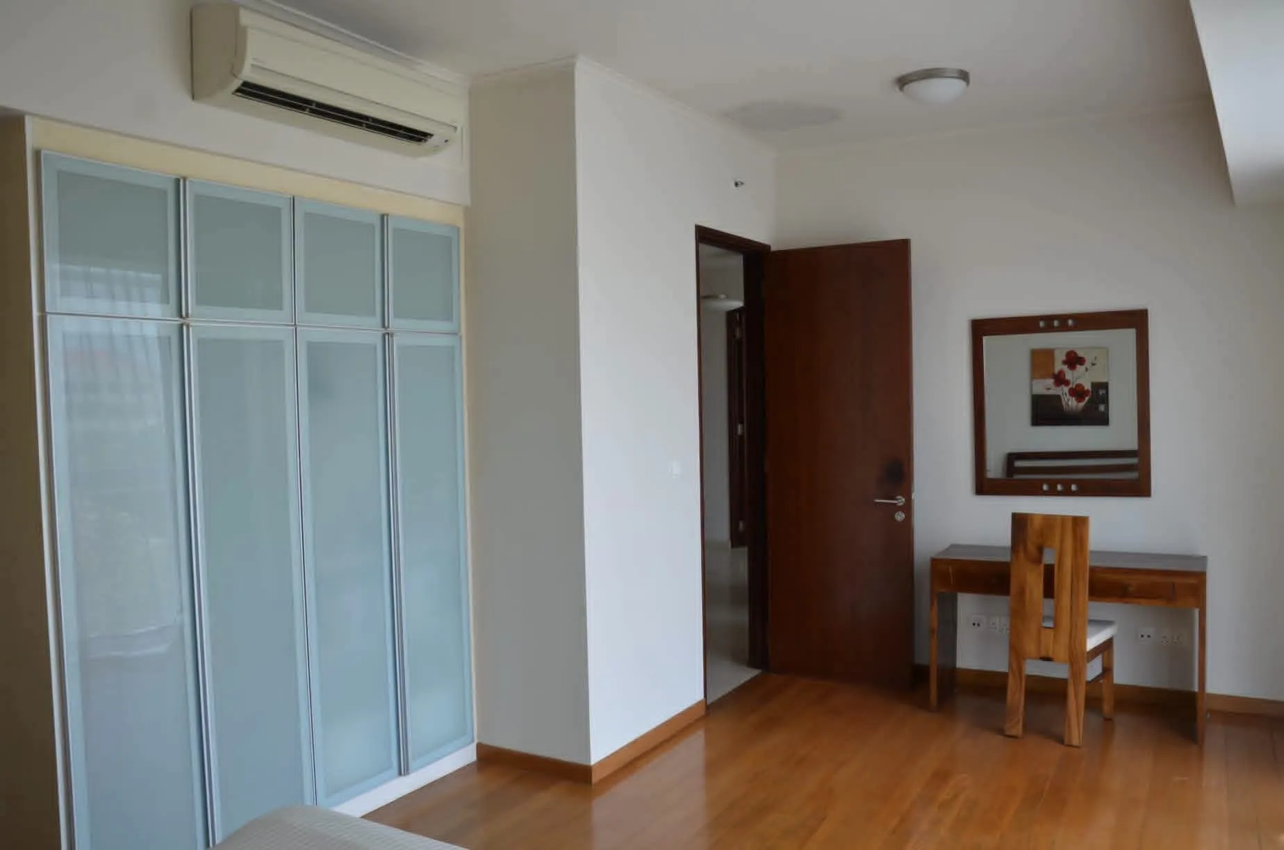 2-BEDROOM FULLY FURNISHED APARTMENT FOR RENT – THE EMPEROR, COLOMBO 03 photo 4