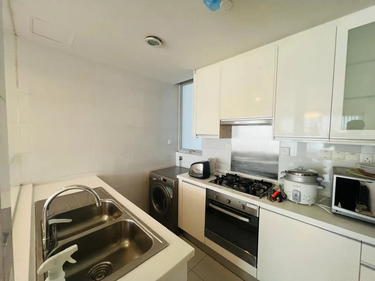 LUXURY 2-BEDROOM FULLY FURNISHED APARTMENT FOR RENT – COLOMBO 03 photo 3