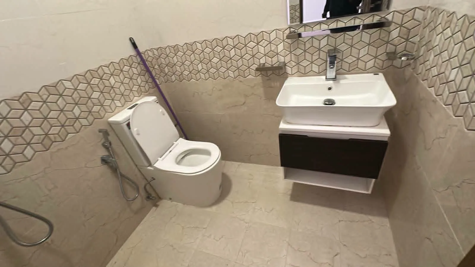 ๐๏ธ LUXURY 3-BEDROOM APARTMENT FOR RENT โ COLPETTY, COLOMBO 03 photo 9