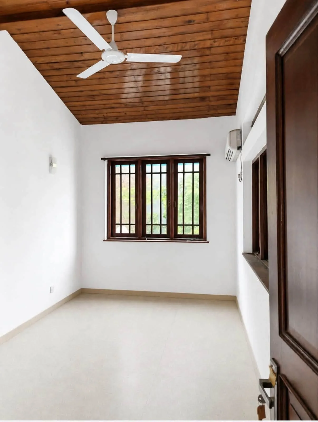 2-BEDROOM RESIDENCE FOR RENT – KOLLUPITIYA, COLOMBO 03 photo 4