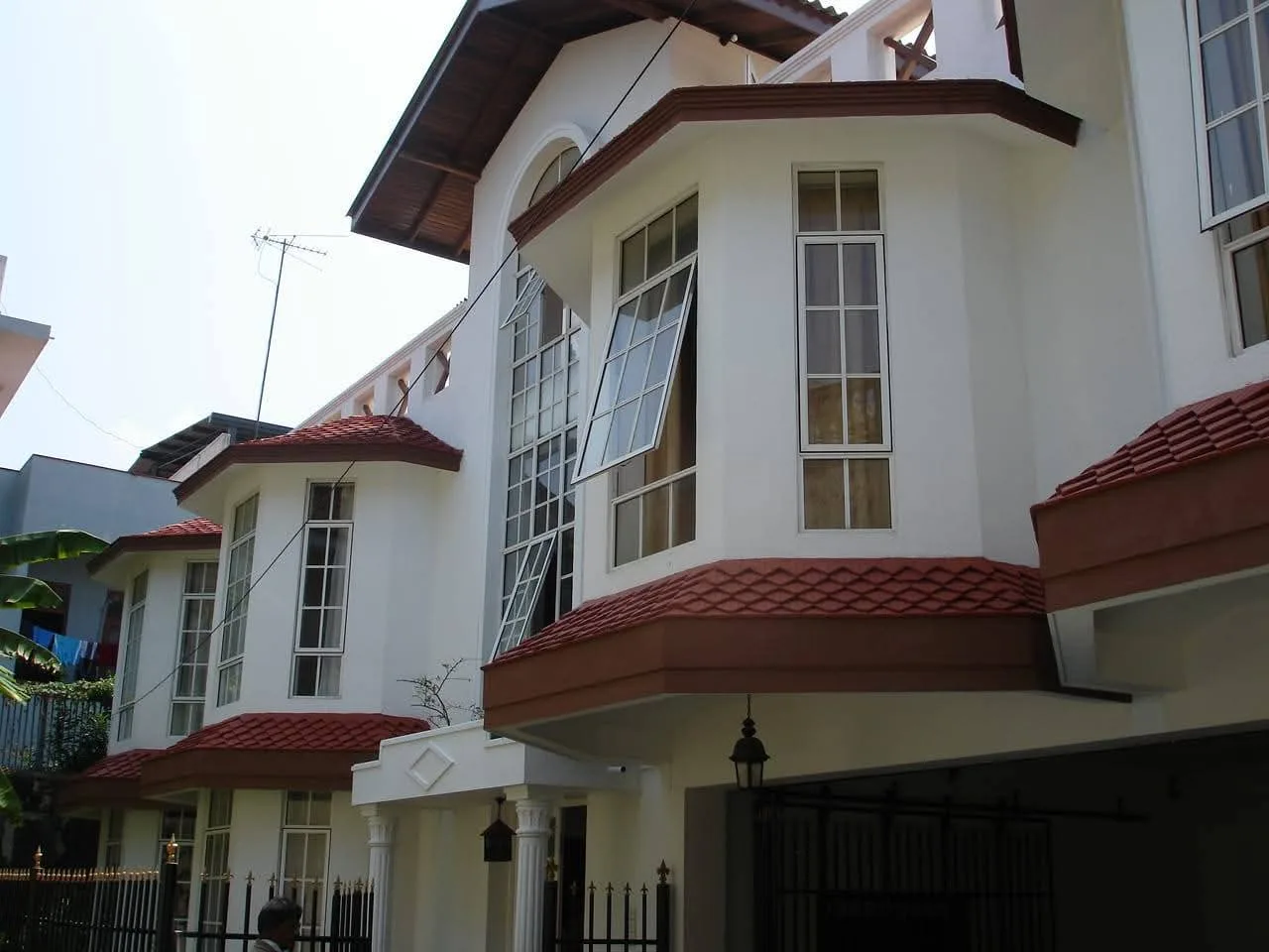 FULLY FURNISHED 3-BEDROOM HOUSE FOR RENT – COLOMBO 04