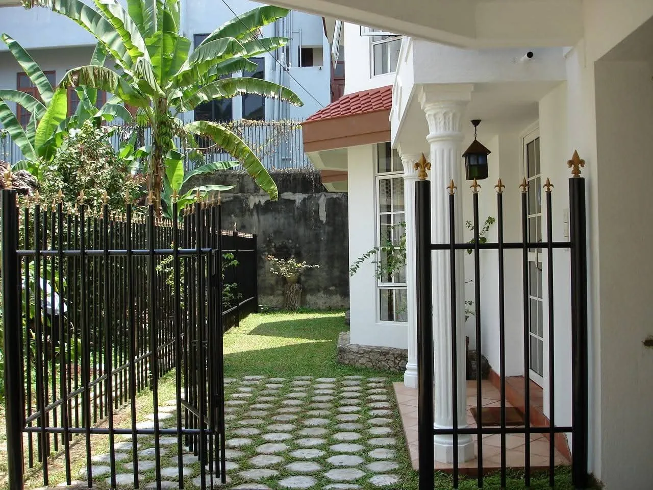 FULLY FURNISHED 3-BEDROOM HOUSE FOR RENT – COLOMBO 04 photo 3