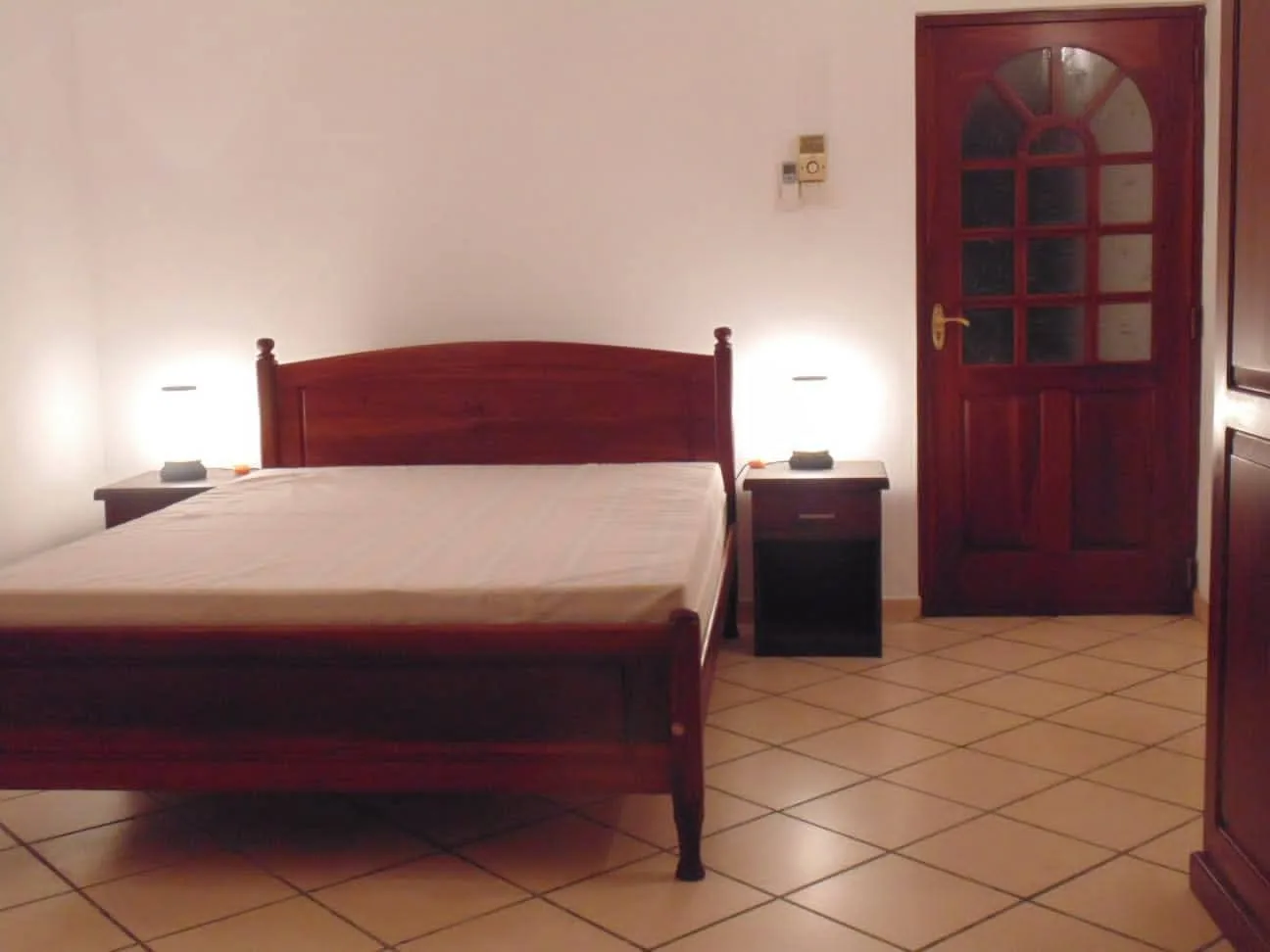 FULLY FURNISHED 3-BEDROOM HOUSE FOR RENT – COLOMBO 04 photo 4
