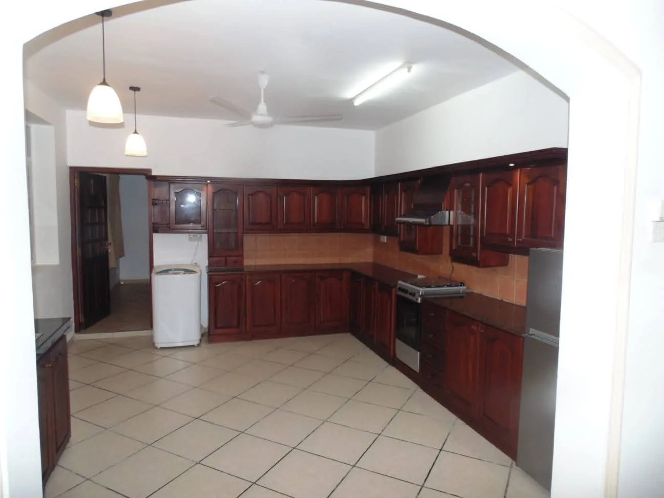 FULLY FURNISHED 3-BEDROOM HOUSE FOR RENT – COLOMBO 04 photo 7