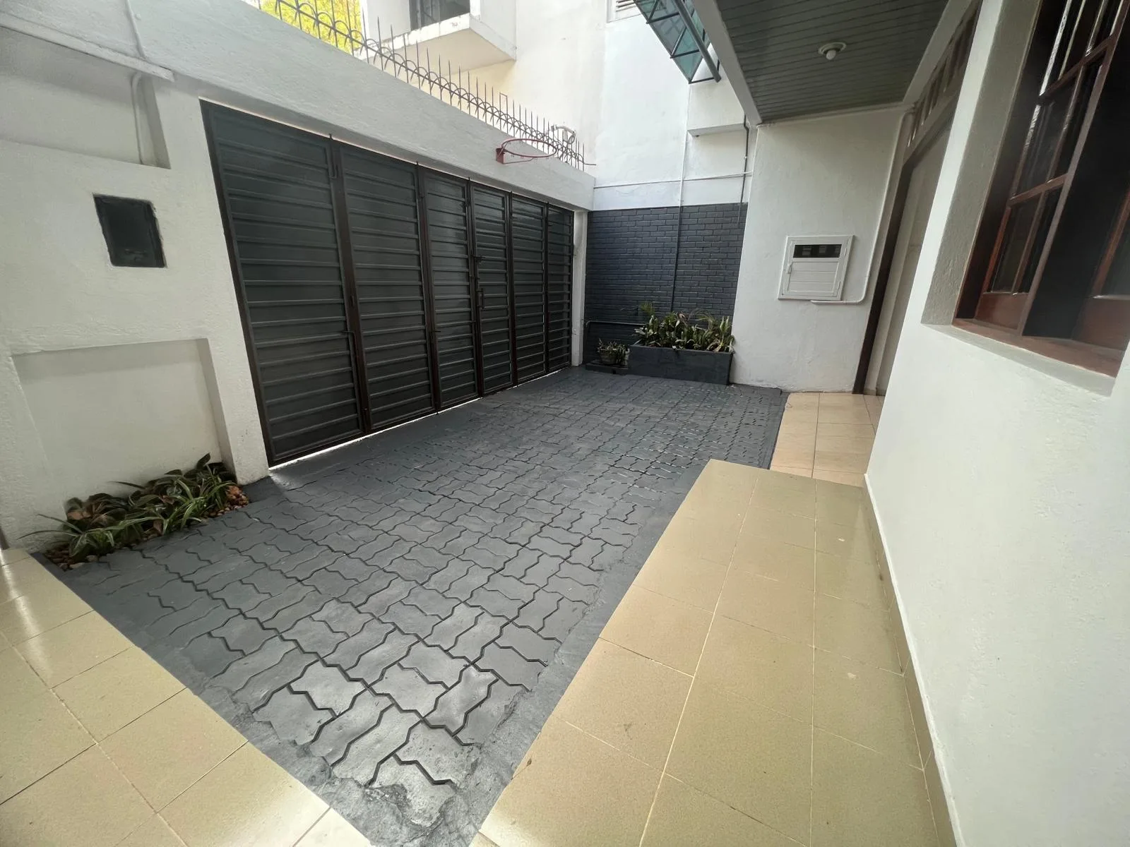 8 BEDROOM HOUSE IN COLOMBO 05 photo 2