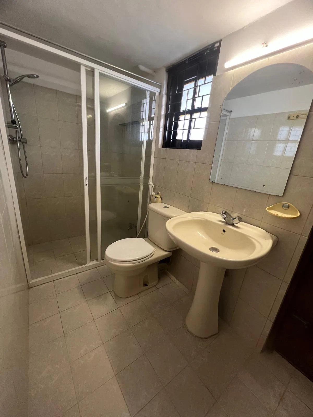 8 BEDROOM HOUSE IN COLOMBO 05 photo 5