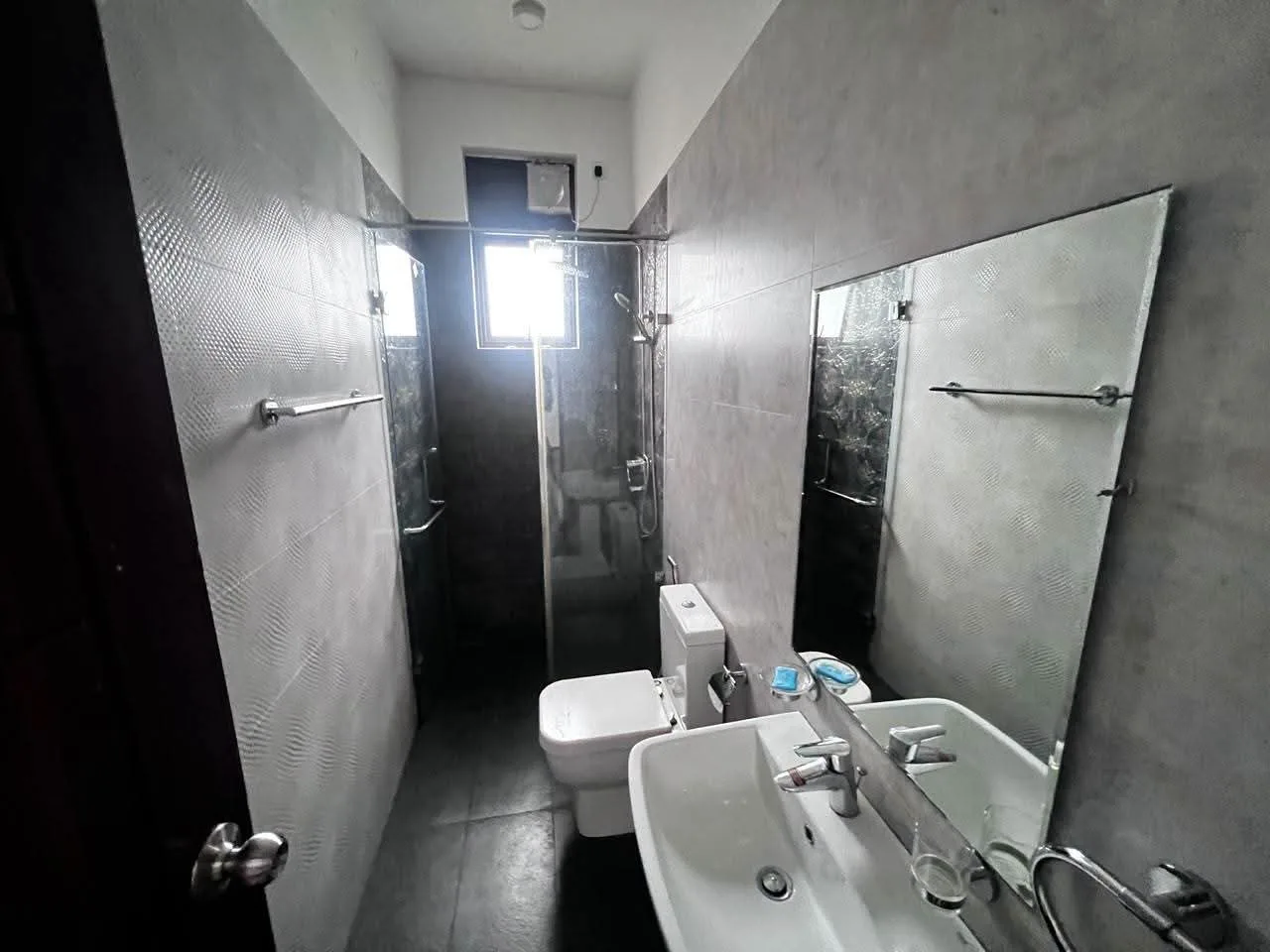🌊 3-BEDROOM SEA VIEW APARTMENT FOR RENT IN WELLAWATTE, COLOMBO 06 photo 4