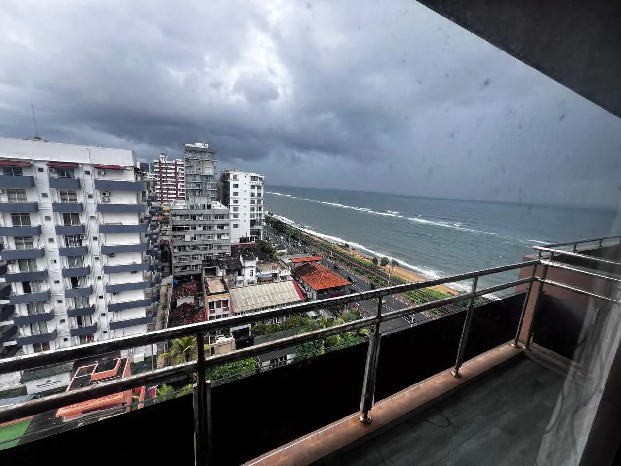 🌊 3-BEDROOM SEA VIEW APARTMENT FOR RENT IN WELLAWATTE, COLOMBO 06 photo 6