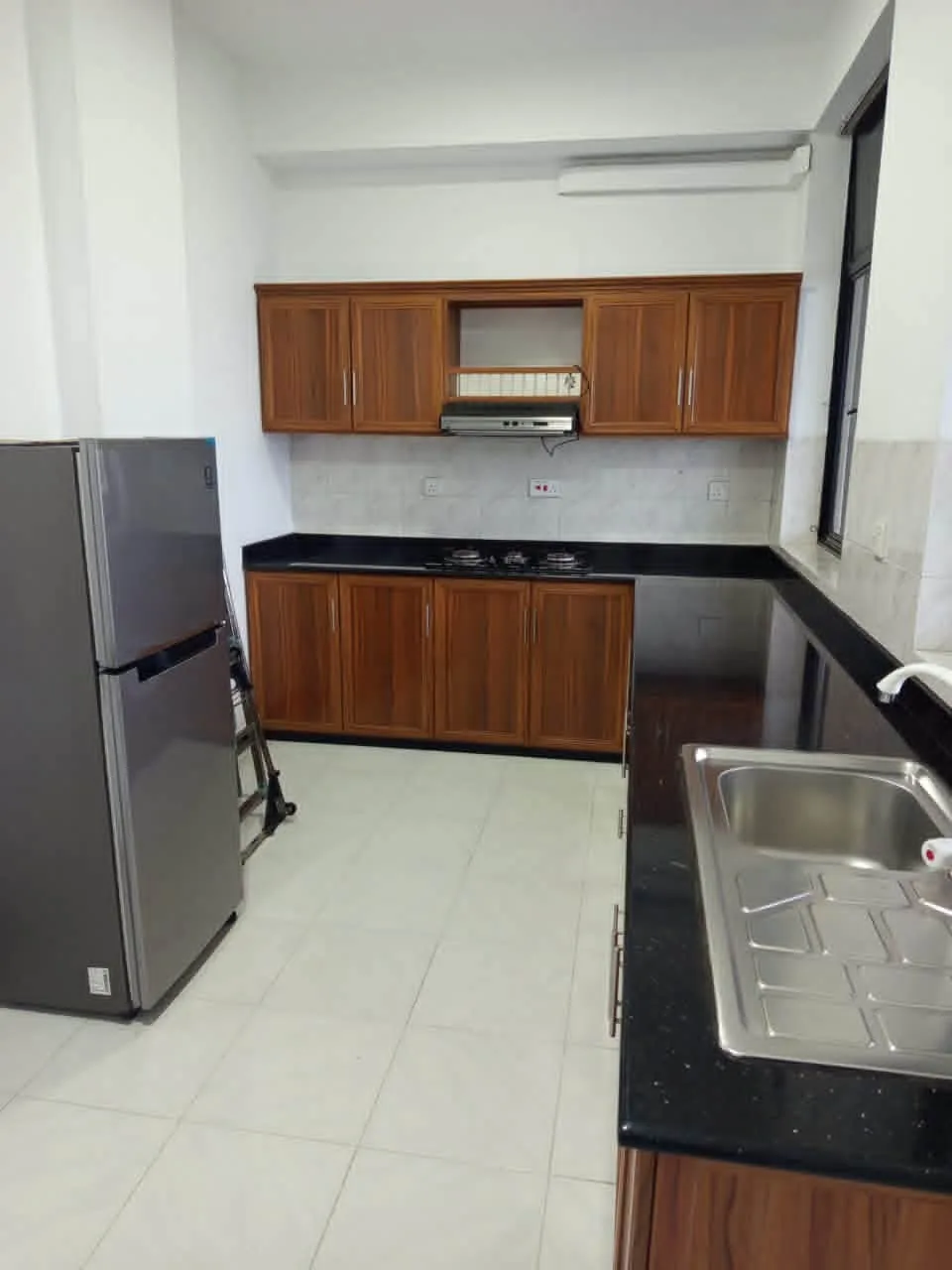 3-BEDROOM APARTMENT FOR RENT – KARLSHUE COURT, COLOMBO 08 photo 2