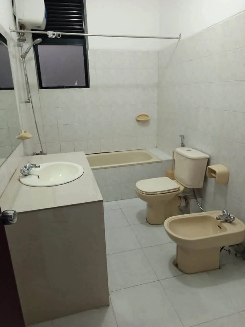 3-BEDROOM APARTMENT FOR RENT – KARLSHUE COURT, COLOMBO 08 photo 3