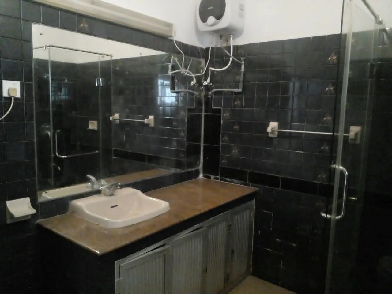 ๐ก 5-BEDROOM HOUSE FOR RENT โ BORELLA, COLOMBO 08 photo 4