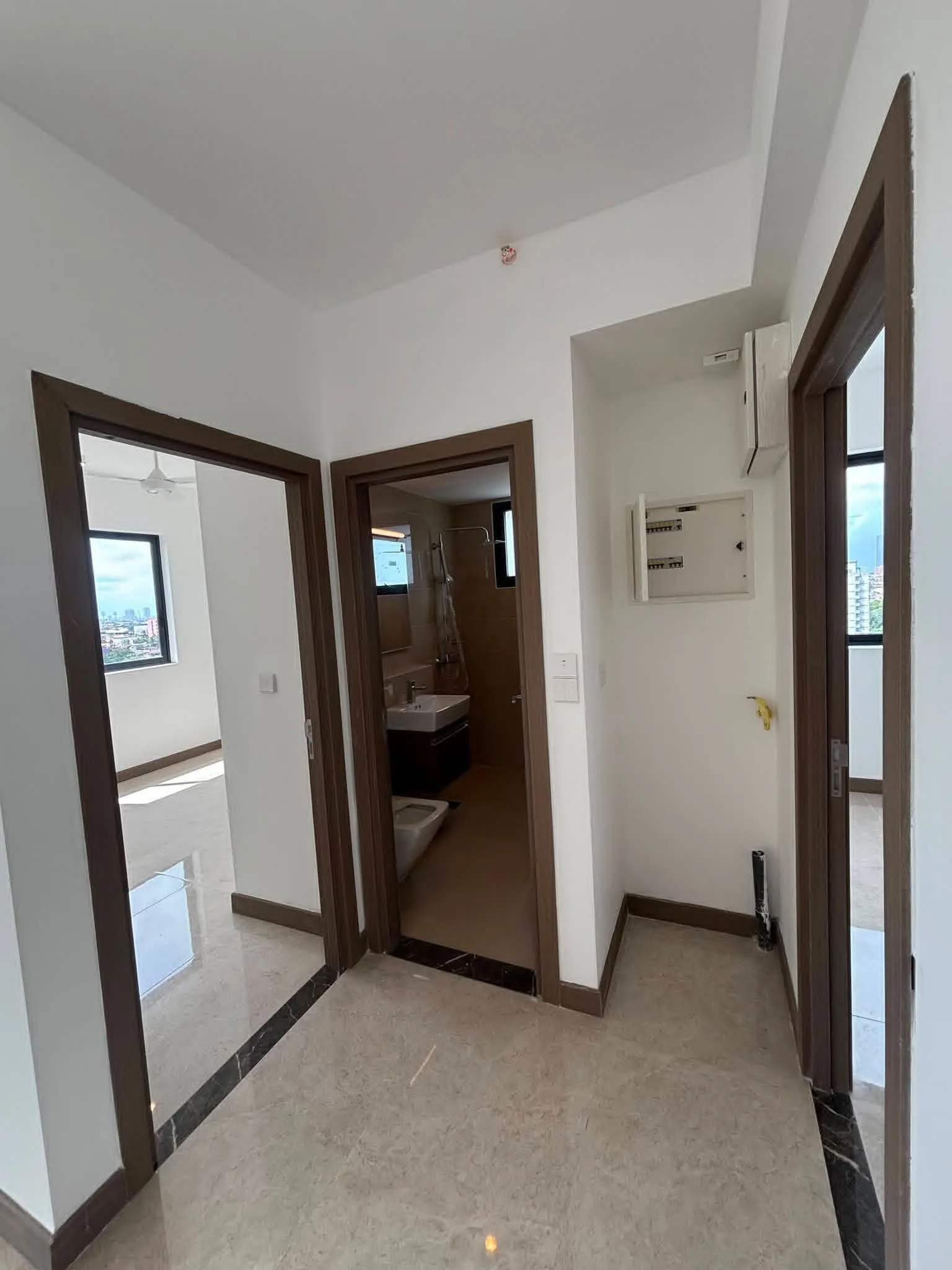 🏢 2-BEDROOM APARTMENT FOR RENT – MARINA SQUARE, COLOMBO 15 photo 3