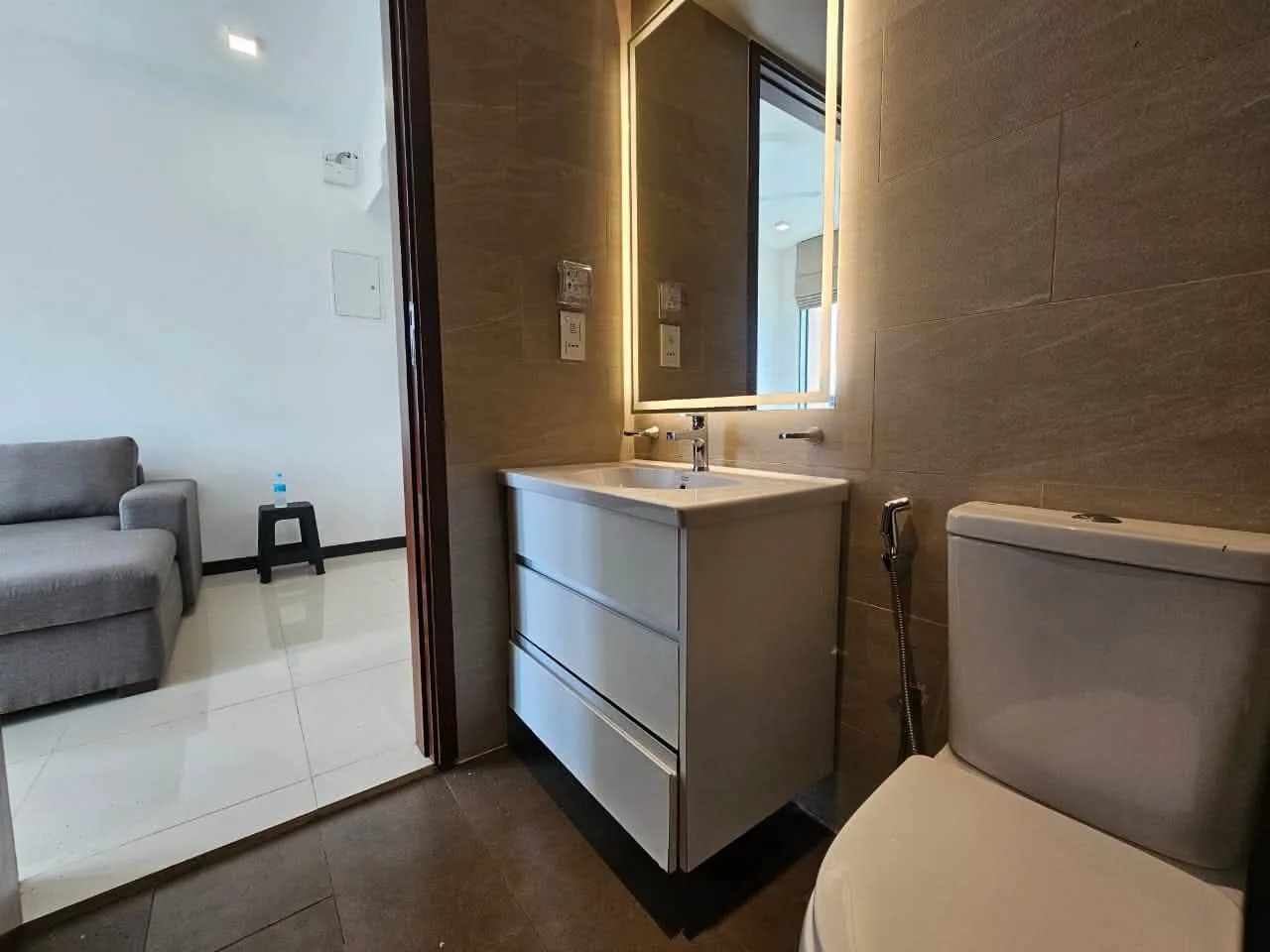 MODERN 1-BEDROOM APARTMENT FOR RENT – TRIZEN, COLOMBO 02 photo 3