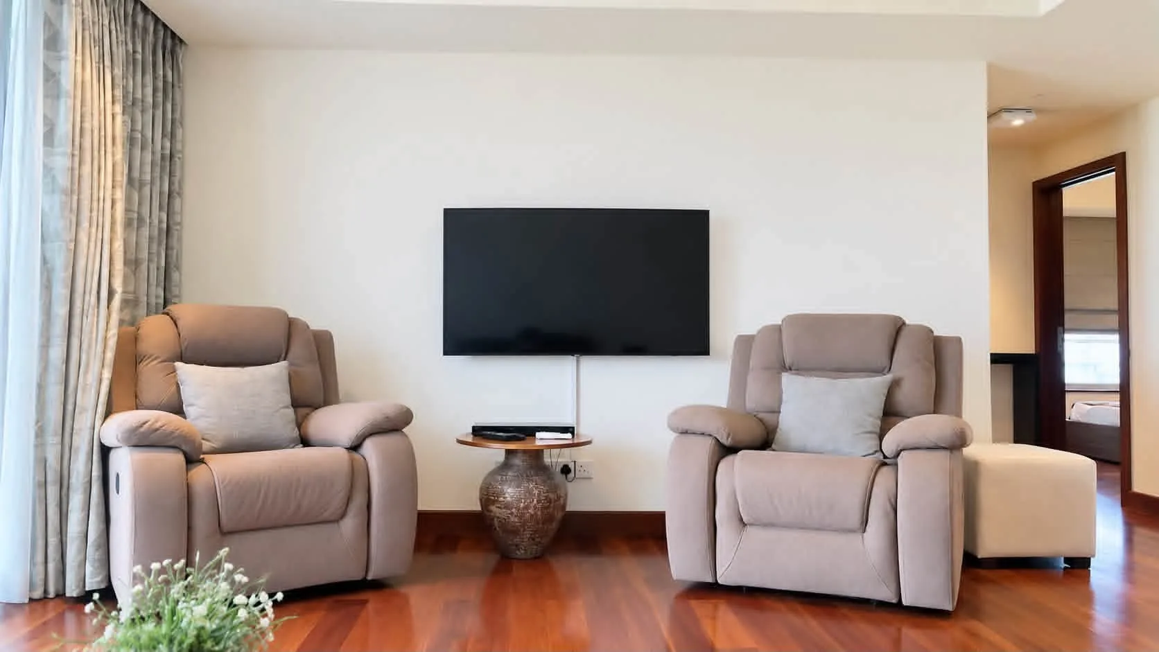 2 BED APARTMENT · COLOMBO 2 photo 2