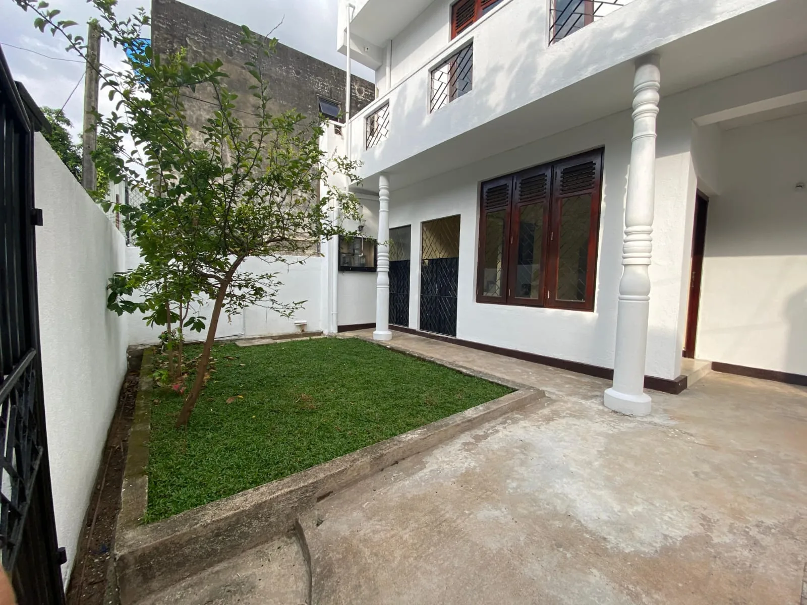10 BEDROOM HOUSE IN COLOMBO 5