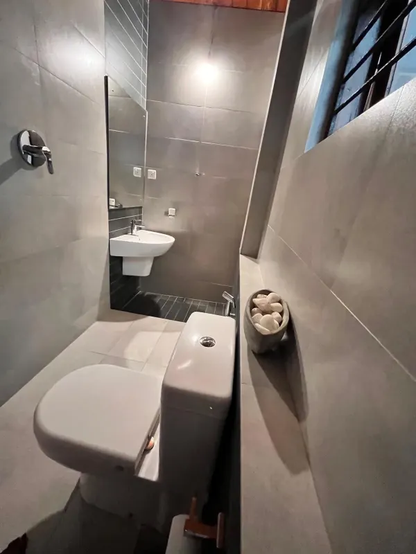 FULLY FURNISHED 2 BEDROOM UPPER FLOOR HOUSE FOR RENT – COLOMBO 6 photo 5