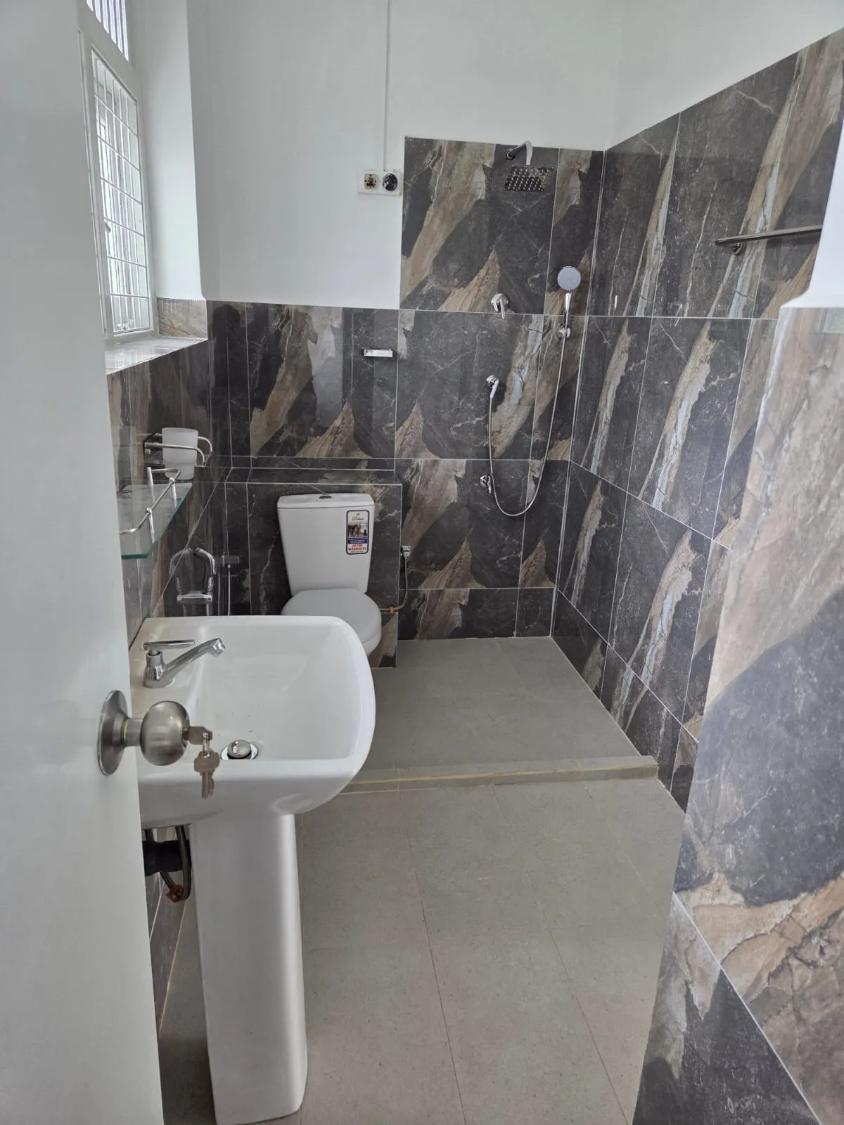 3 BED HOUSE · COLOMBO 7 photo 6