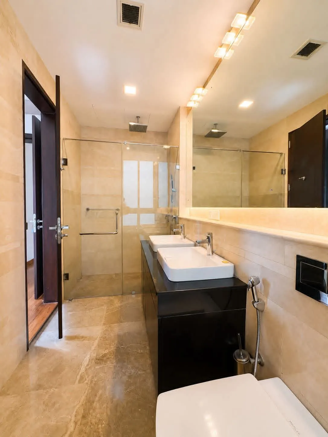 3-BEDROOM SEMI-FURNISHED APARTMENT FOR RENT — COLOMBO 07 photo 3