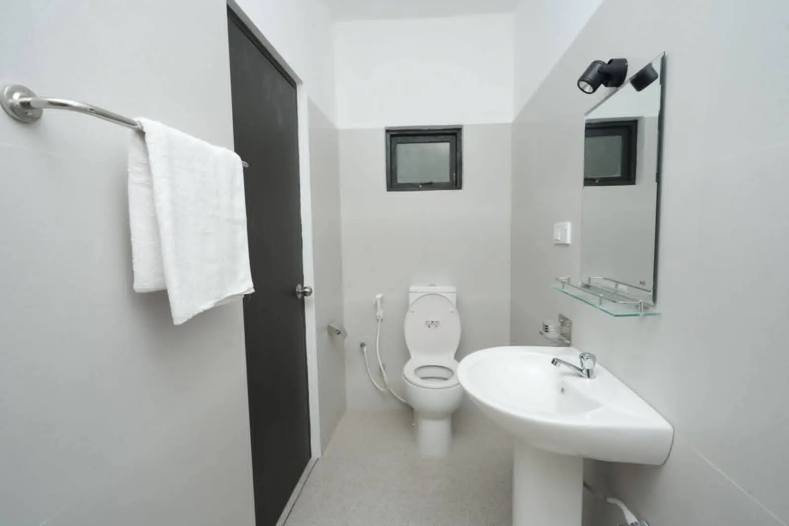 1 BED APARTMENT · COLOMBO 7 photo 5