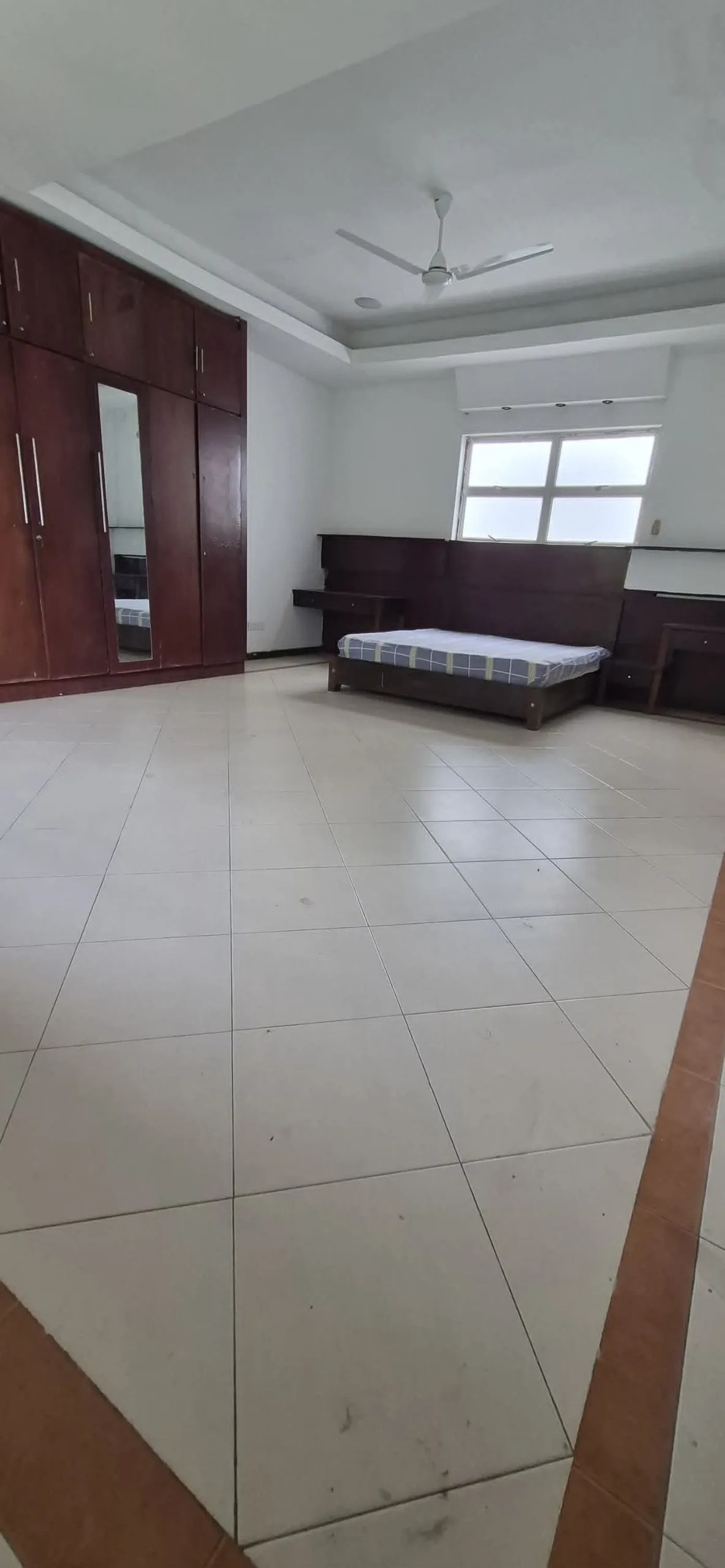 4 BEDROOMS SEMI FURNISHED APARTMENT FOR RENT IN DEHIWALA photo 2