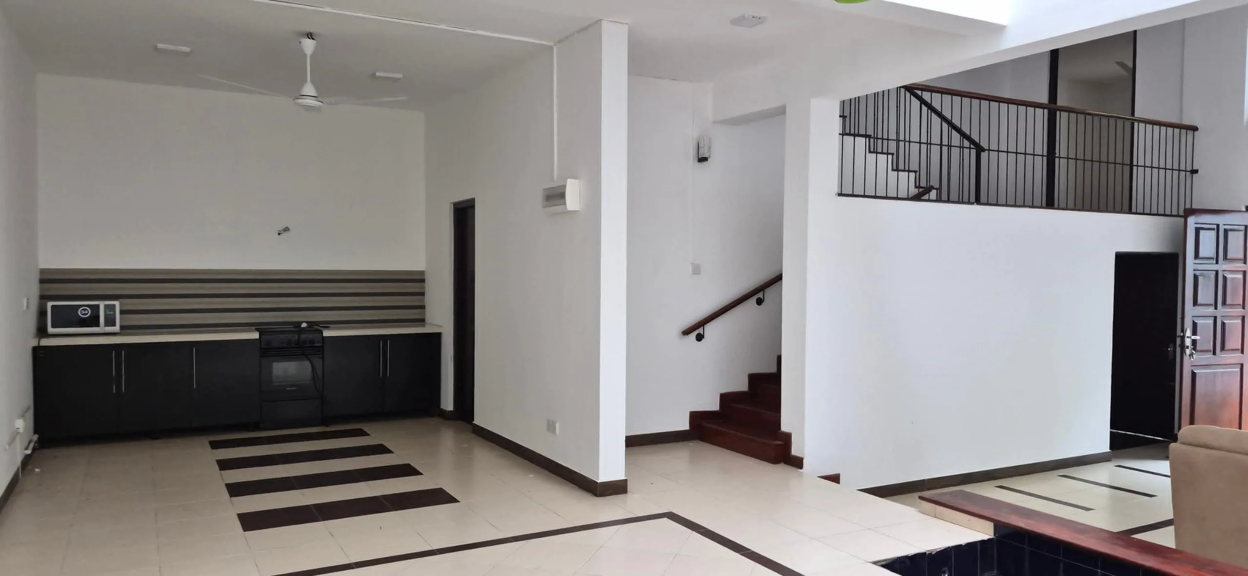 4 BEDROOMS SEMI FURNISHED APARTMENT FOR RENT IN DEHIWALA photo 6