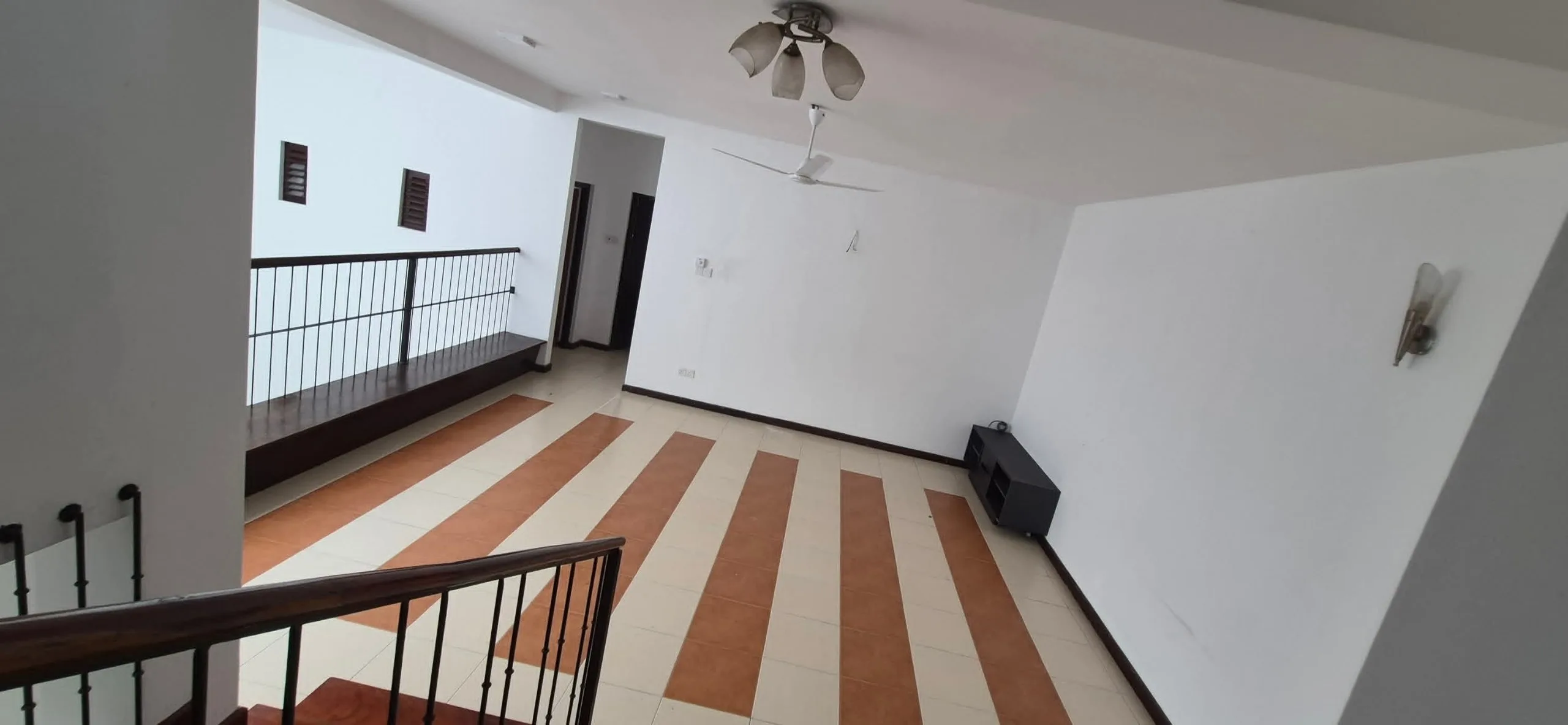 4 BEDROOMS SEMI FURNISHED APARTMENT FOR RENT IN DEHIWALA photo 7