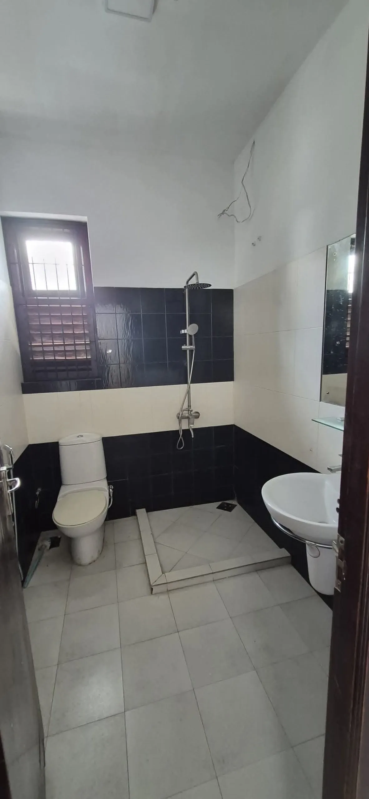 4 BEDROOMS SEMI FURNISHED APARTMENT FOR RENT IN DEHIWALA photo 9