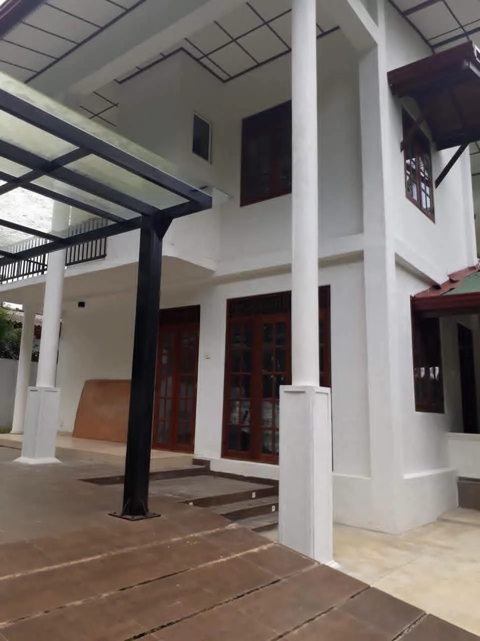 TWO-STOREY LUXURY HOUSE FOR RENT – KAHATHUDUWA |