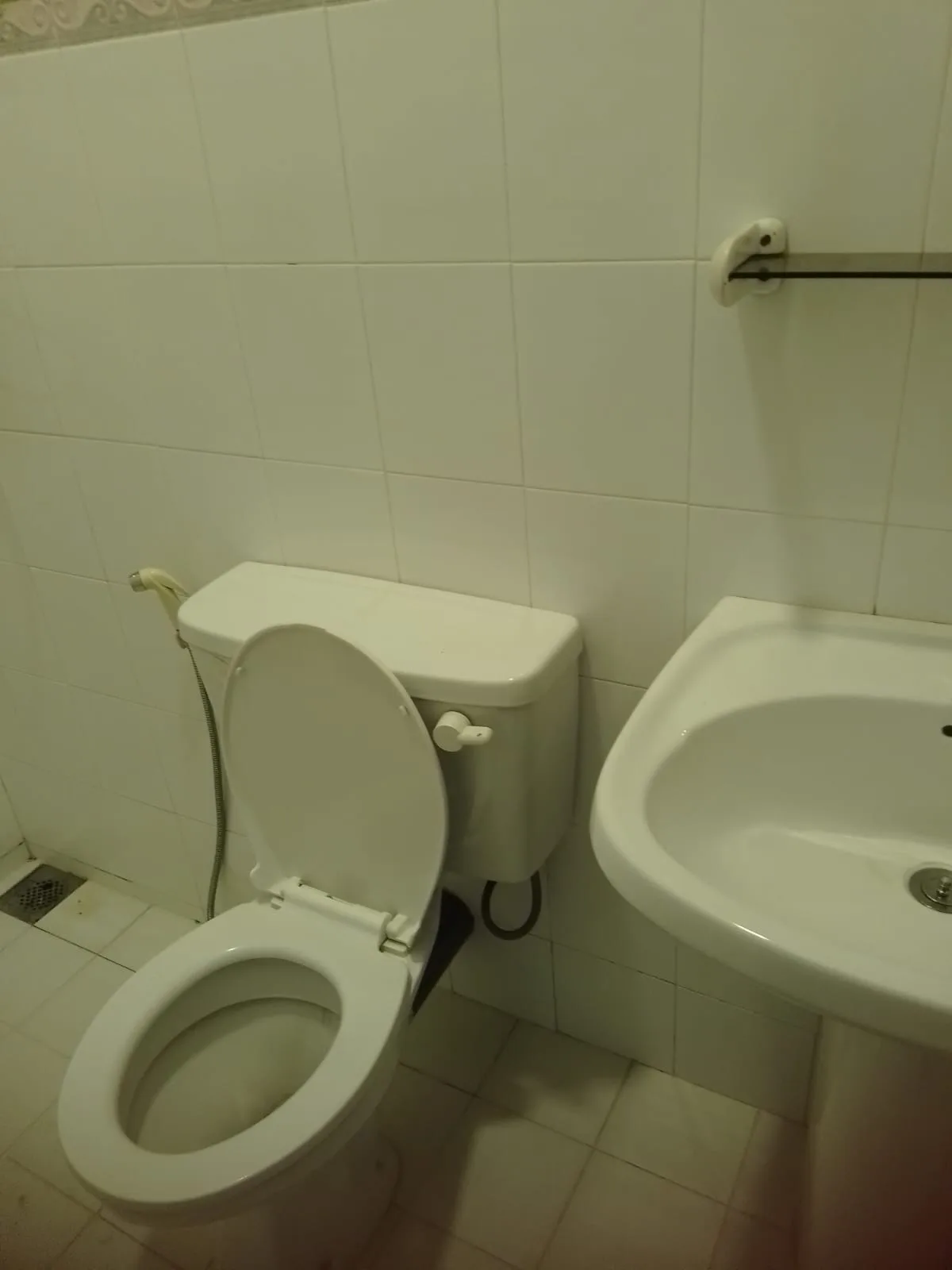 SPACIOUS HOUSE FOR RENT IN KOLLUPITIYA photo 6