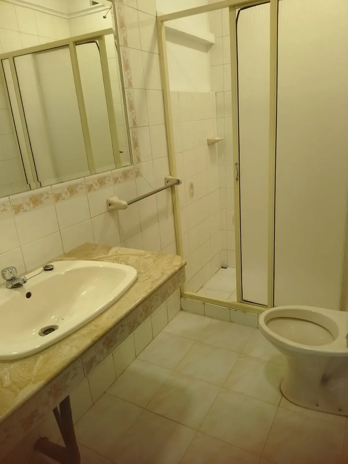 SPACIOUS HOUSE FOR RENT IN KOLLUPITIYA photo 7