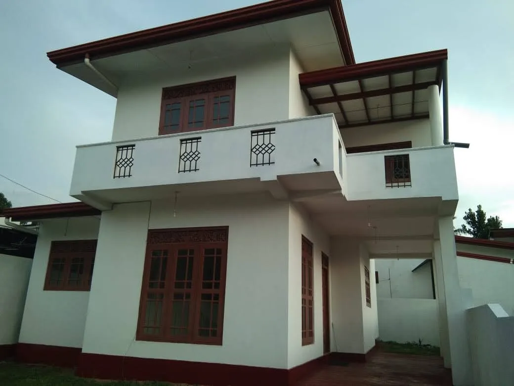 4 BEDROOM HOUSE IN MALABE photo 2