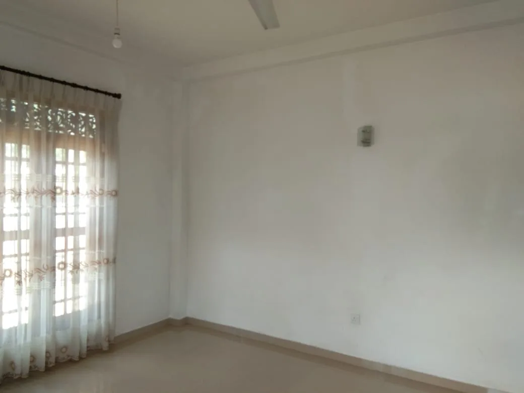 4 BEDROOM HOUSE IN MALABE photo 3