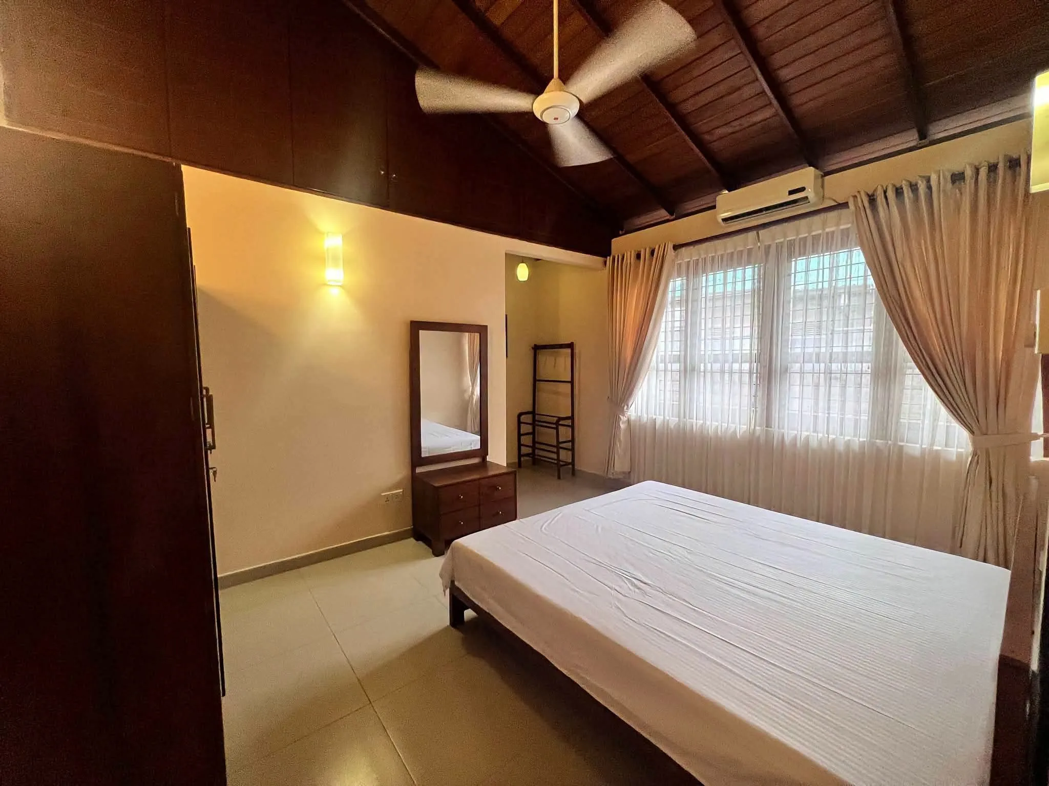 SPACIOUS MODERN 4 BED ROOM HOUSE FOR RENT – MOUNT LAVINIA photo 3