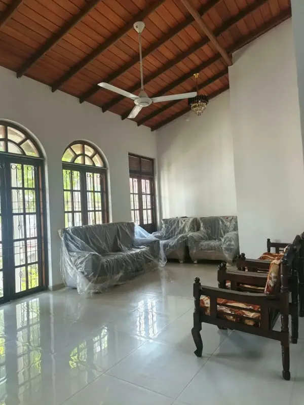 MOUNT LAVINIA – UNFURNISHED 3BR UPSTAIRS HOUSE FOR RENT