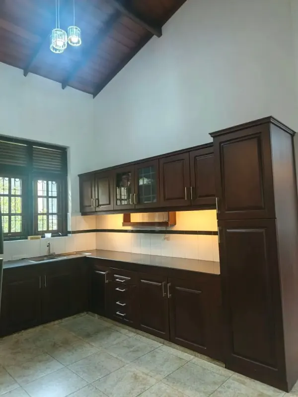 MOUNT LAVINIA – UNFURNISHED 3BR UPSTAIRS HOUSE FOR RENT photo 2
