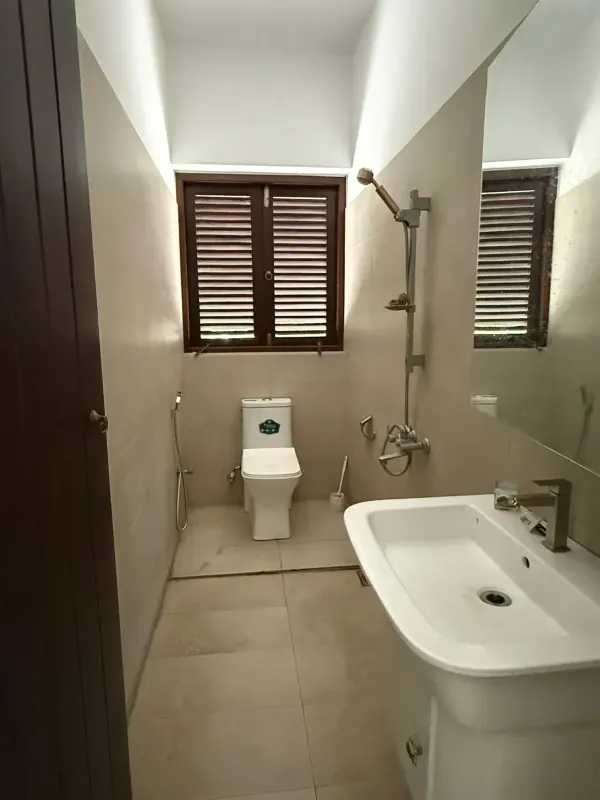 LUXURY 5 BEDROOM HOUSE FOR RENT – THALAWATHUGODA photo 4