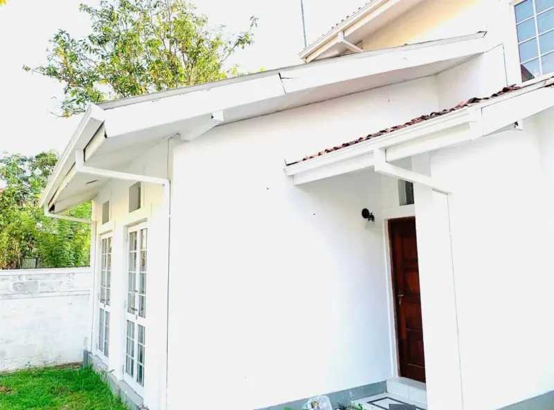 SPACIOUS 3 BEDROOM HOUSE FOR RENT – THALAWATHUGODA | LKR 180,000 / MONTH photo 5
